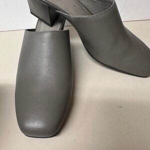 Eileen Fisher Gray Leather Square-Toe Slip-On Mules